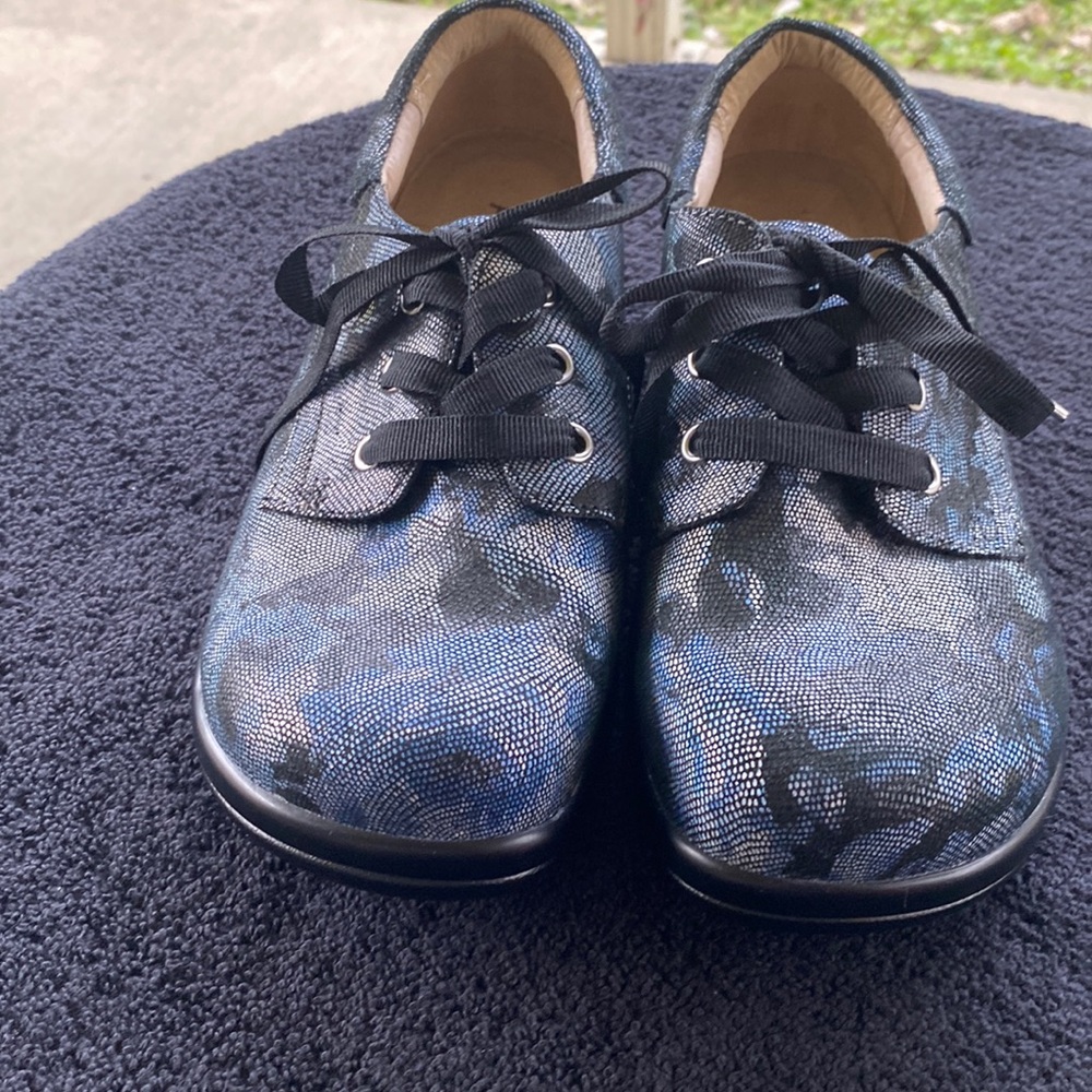 Alegria women Shoes. Size 38M.  New!